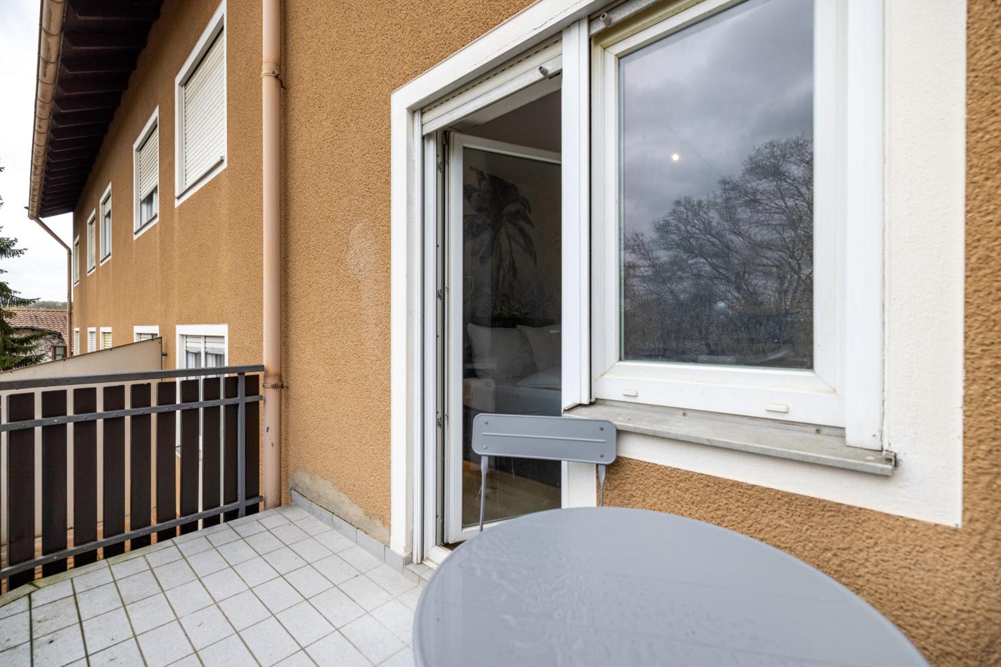Kleines Apartment Mit Balkon Wurzburgo Exterior foto